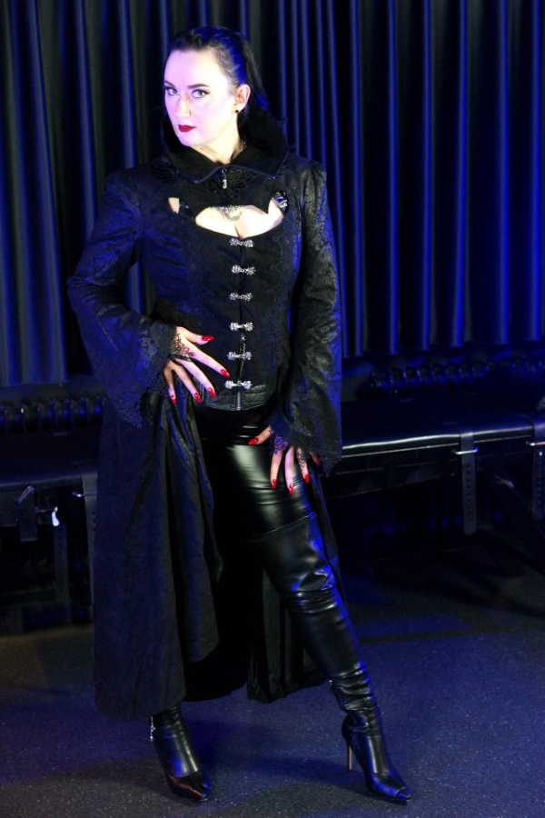Herrin Astoria - Dominatrix in the Dominatrix Studio TBZ