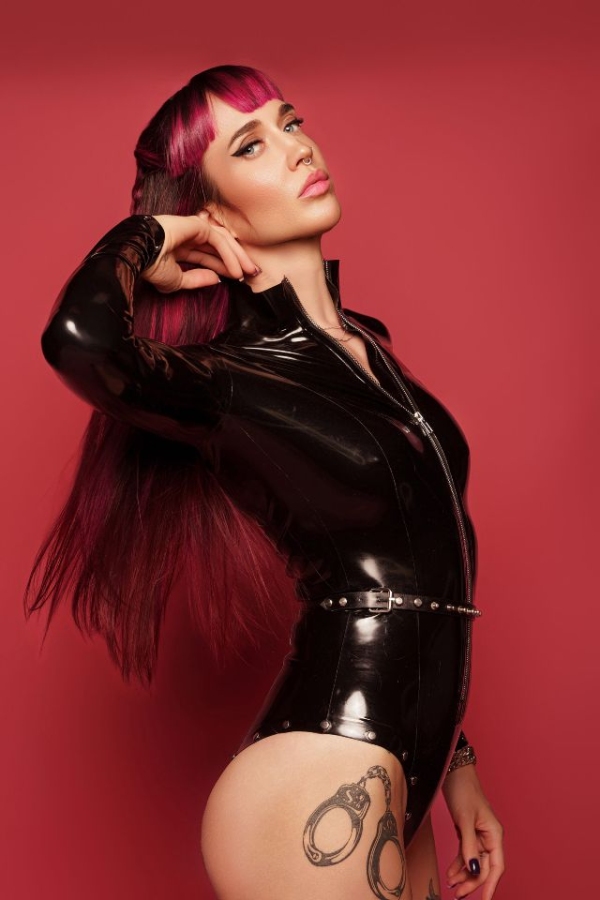 Mistress Yuna - Dominatrix in the Dominatrix Studio TBZ