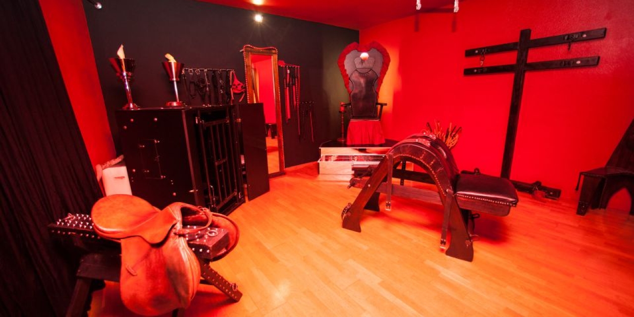 The Red Studio - Dominastudio TBZ in Esslingen